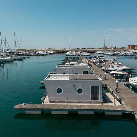 Отель Marina Del Gargano Houseboat Манфредония Экстерьер фото