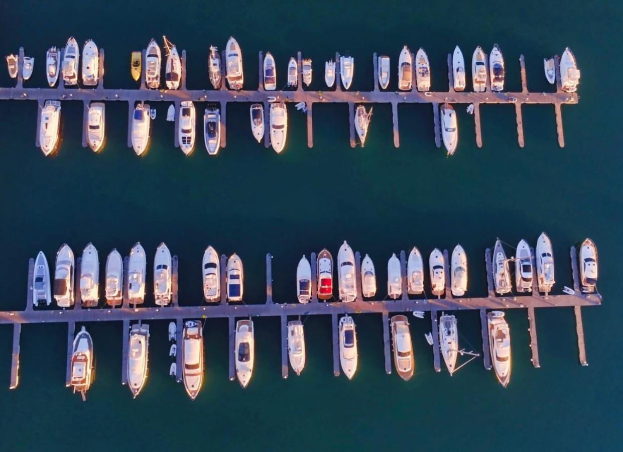 Отель Marina Del Gargano Houseboat Манфредония Экстерьер фото