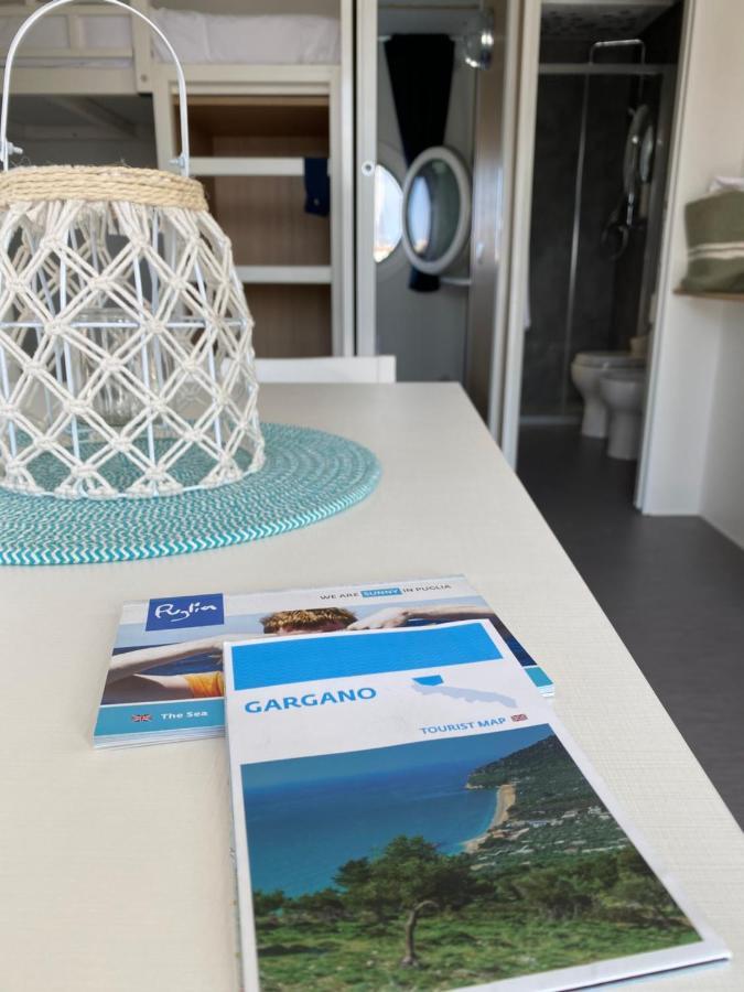 Отель Marina Del Gargano Houseboat Манфредония Экстерьер фото