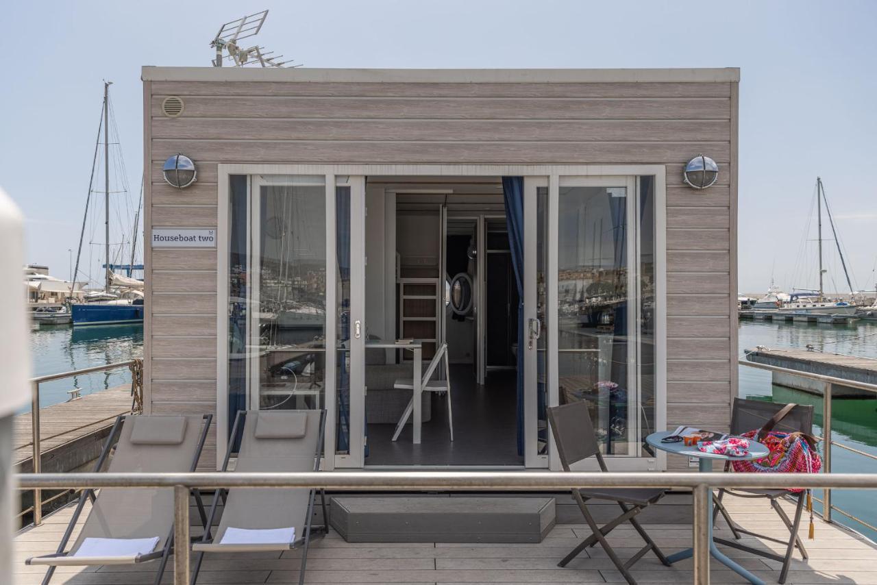 Отель Marina Del Gargano Houseboat Манфредония Экстерьер фото