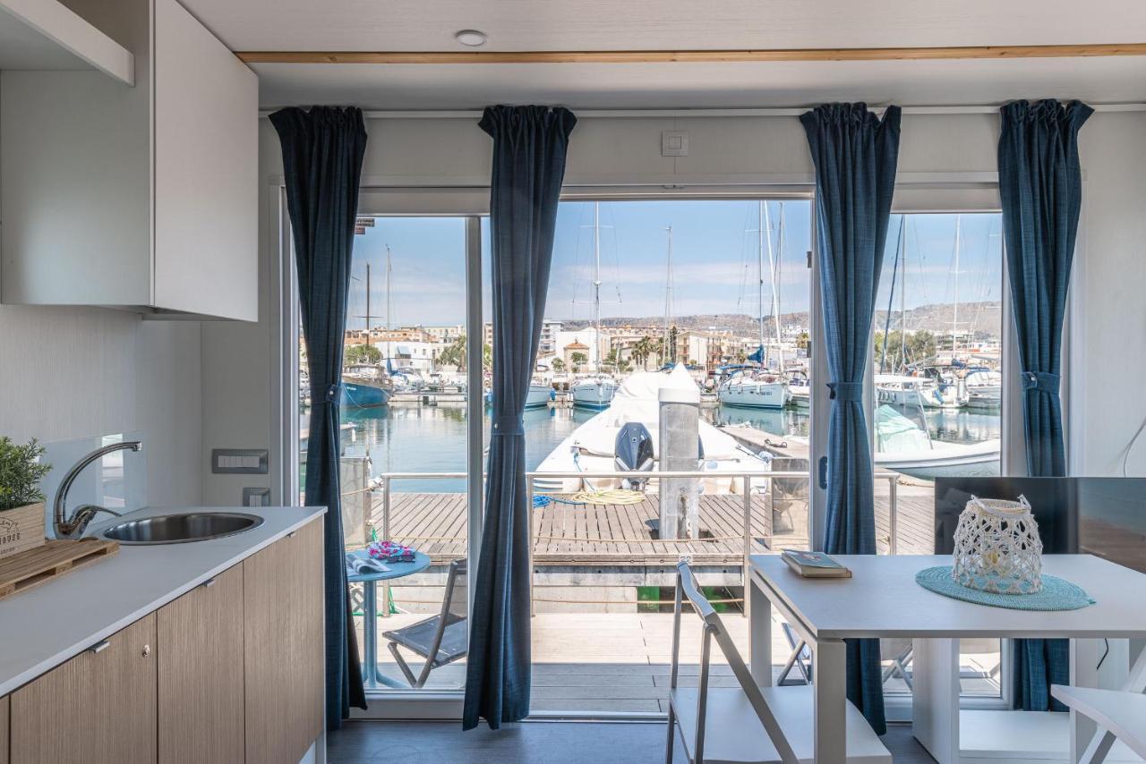 Отель Marina Del Gargano Houseboat Манфредония Экстерьер фото