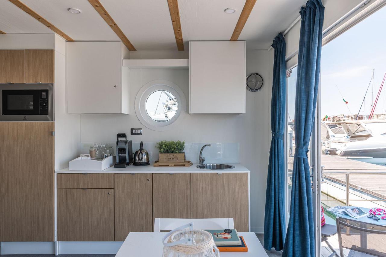 Отель Marina Del Gargano Houseboat Манфредония Экстерьер фото