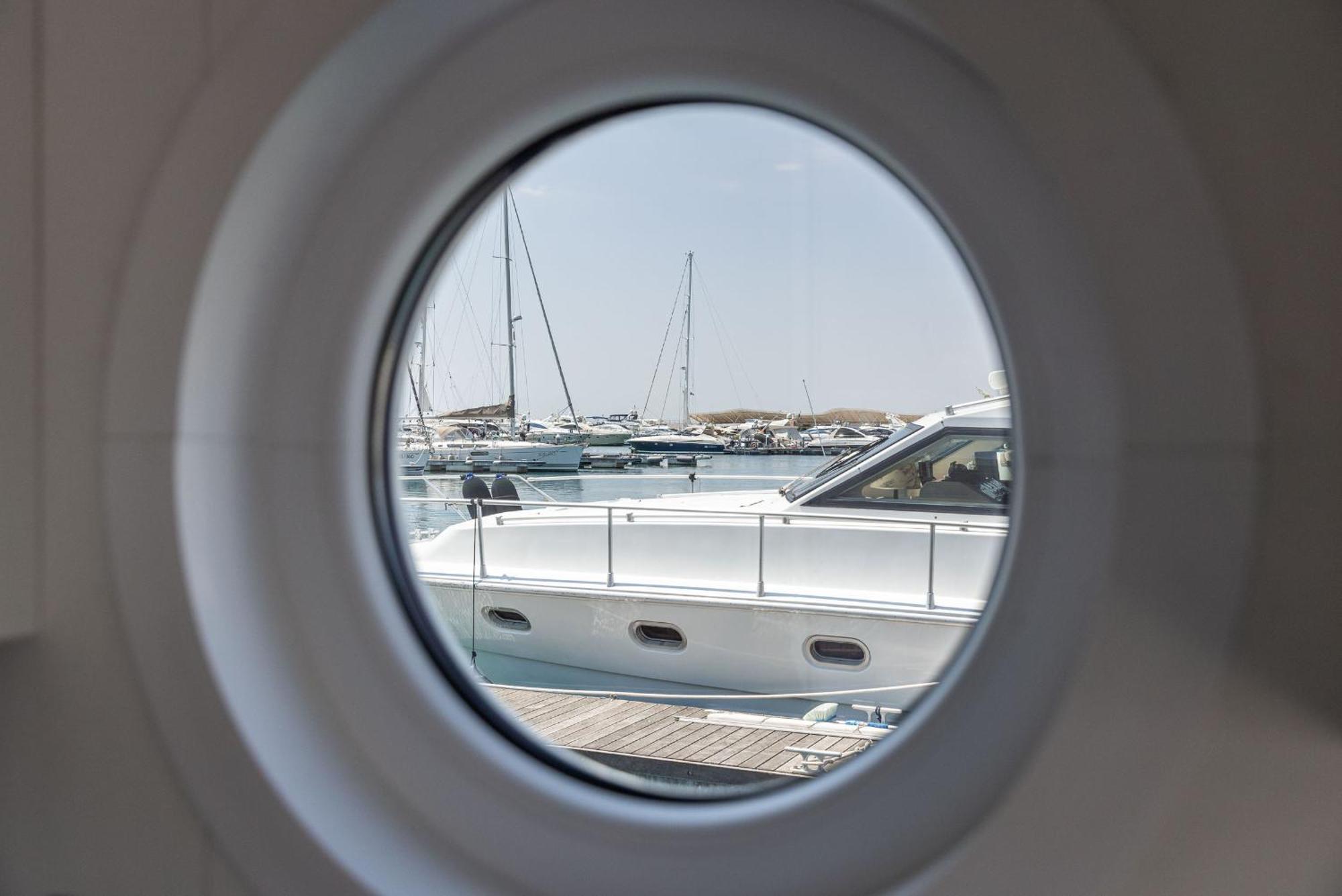 Отель Marina Del Gargano Houseboat Манфредония Экстерьер фото