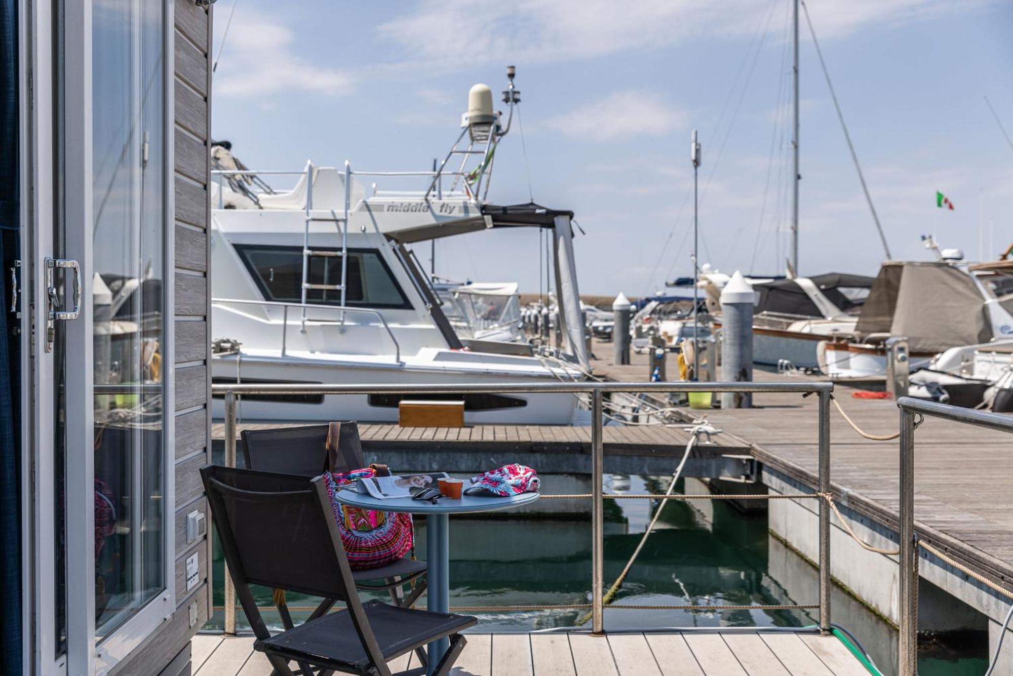 Отель Marina Del Gargano Houseboat Манфредония Экстерьер фото