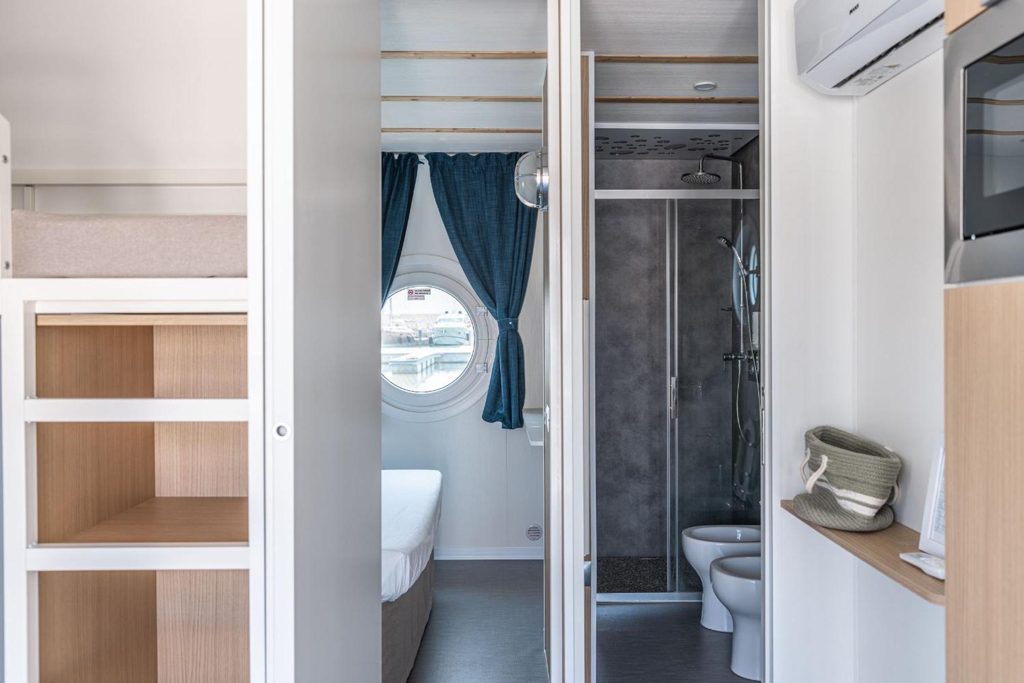Отель Marina Del Gargano Houseboat Манфредония Экстерьер фото