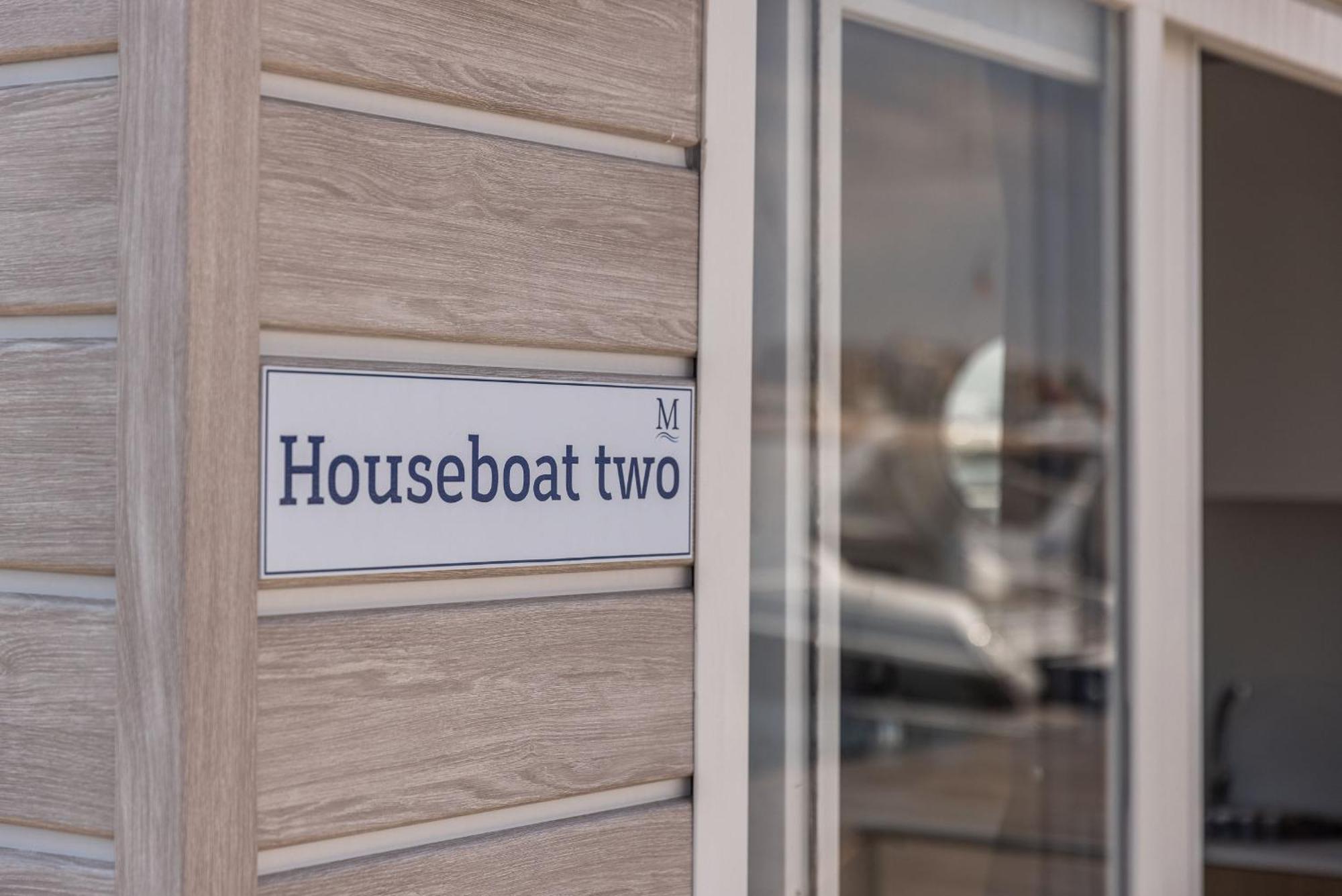 Отель Marina Del Gargano Houseboat Манфредония Экстерьер фото