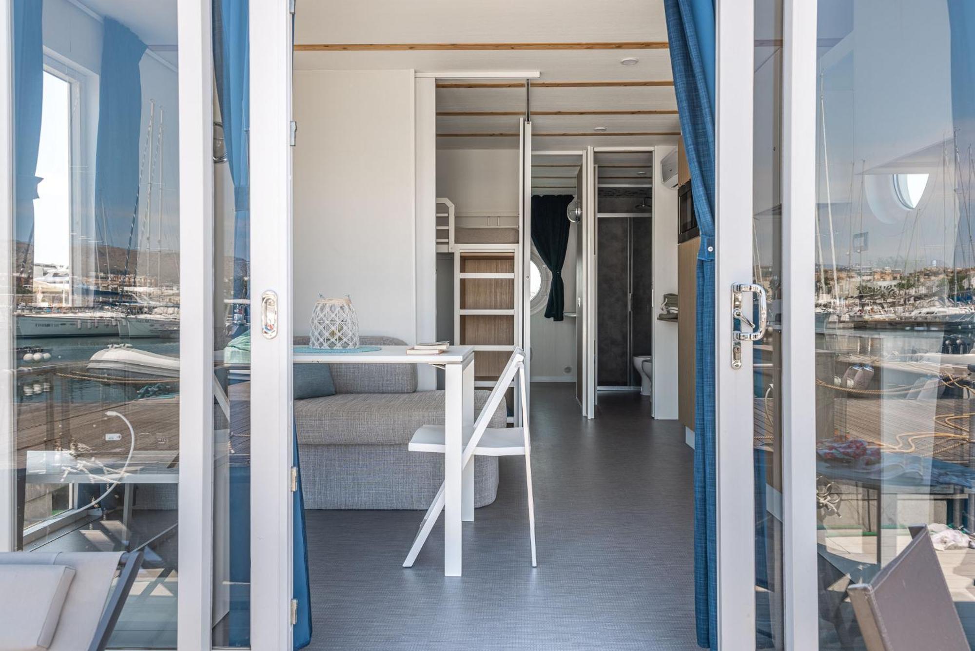 Отель Marina Del Gargano Houseboat Манфредония Экстерьер фото