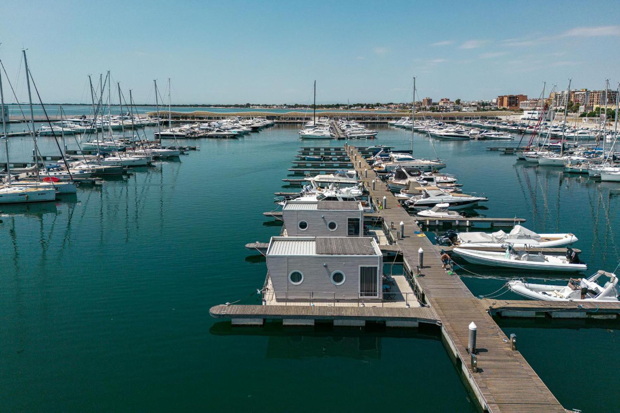 Отель Marina Del Gargano Houseboat Манфредония Экстерьер фото