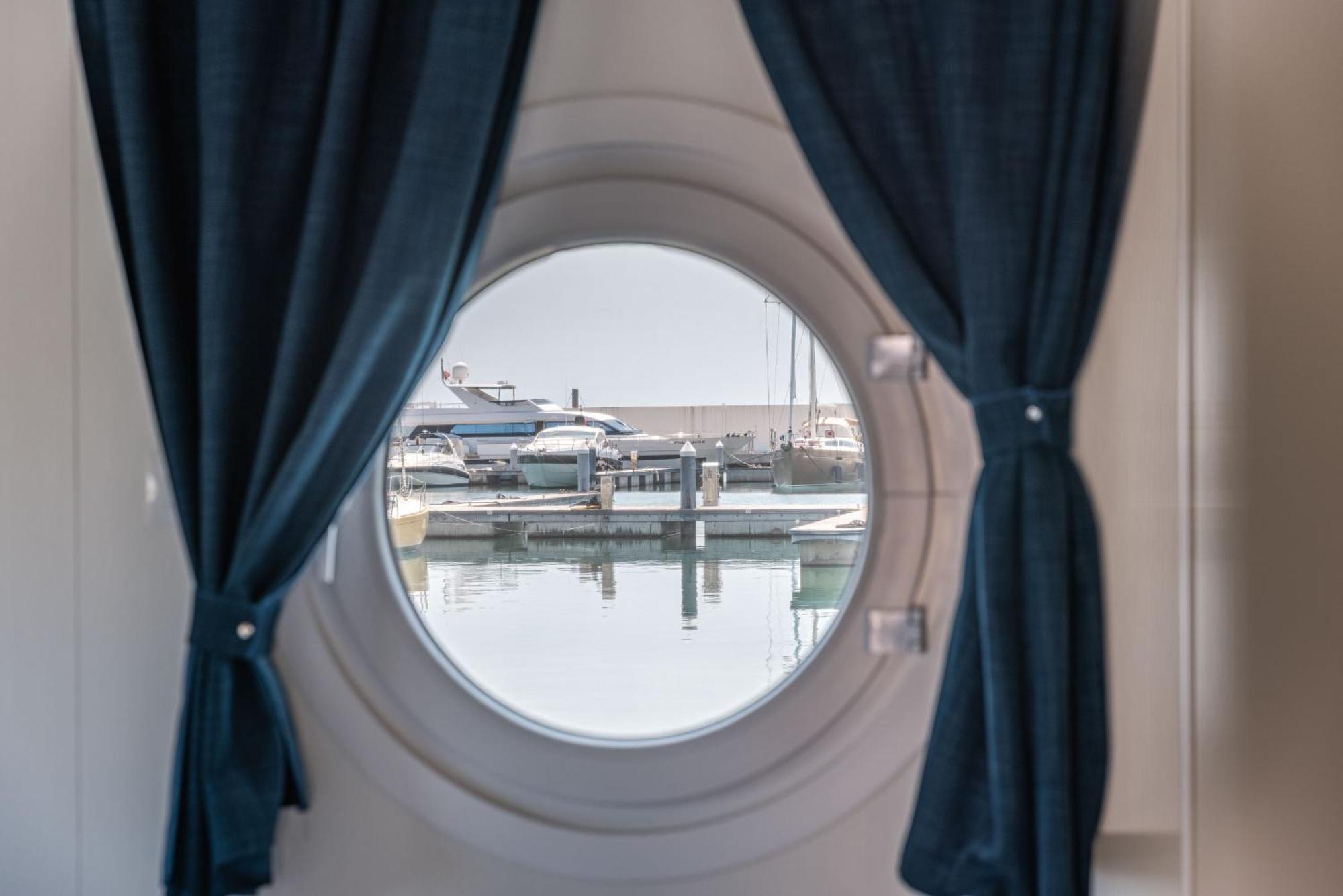Отель Marina Del Gargano Houseboat Манфредония Экстерьер фото