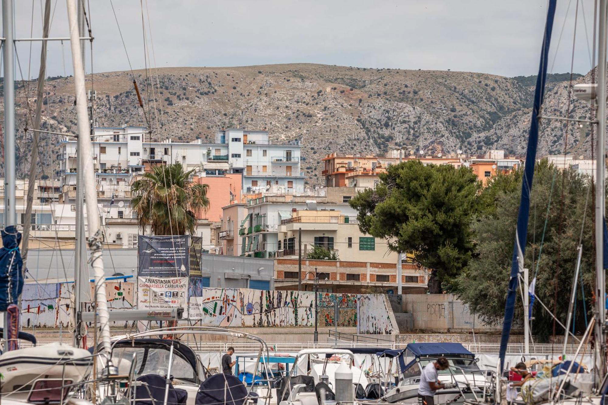 Отель Marina Del Gargano Houseboat Манфредония Экстерьер фото